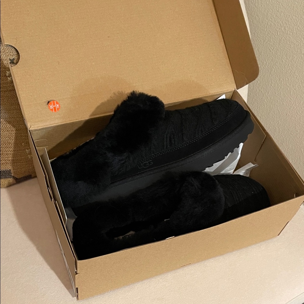 UGG Women's Black Fluffy Slippers